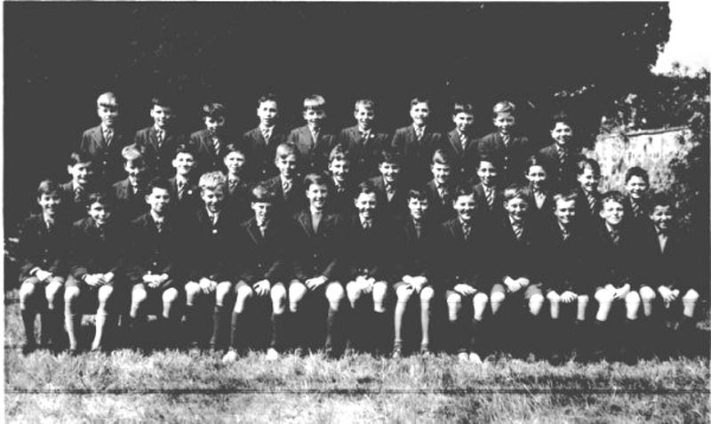 Year unknown.jpg - Can anyone add any more information of when this photo was taken and who is in the photo?